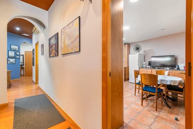 4 soveværelse Lejlighed til salg i El Barri Gòtic, Barcelona by - € 599.000 (Ref: 9402675)