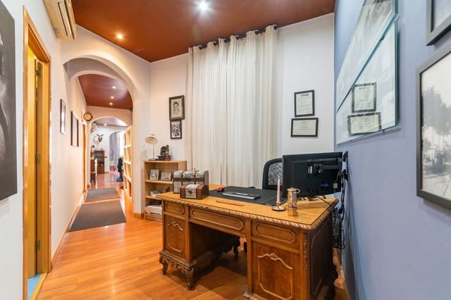 4 soveværelse Lejlighed til salg i El Barri Gòtic, Barcelona by - € 599.000 (Ref: 9402675)