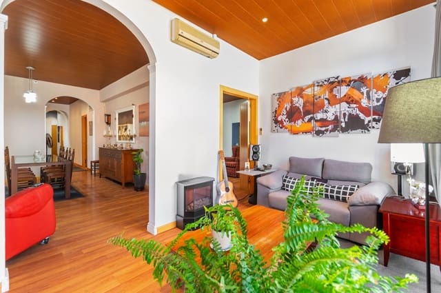 4 soveværelse Lejlighed til salg i El Barri Gòtic, Barcelona by - € 599.000 (Ref: 9402675)