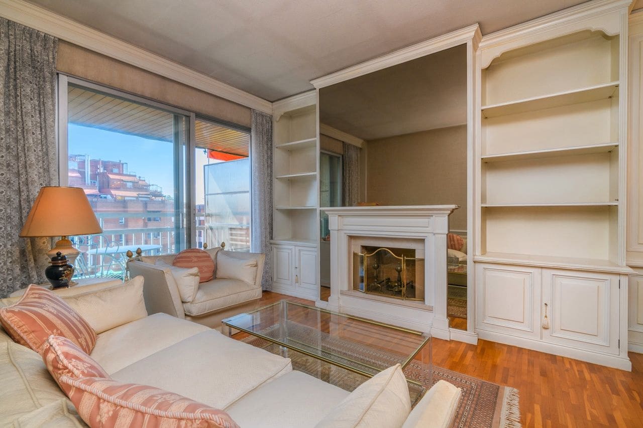 4 soveværelse Lejlighed til salg i Barcelona by - € 740.000 (Ref: 9414798)