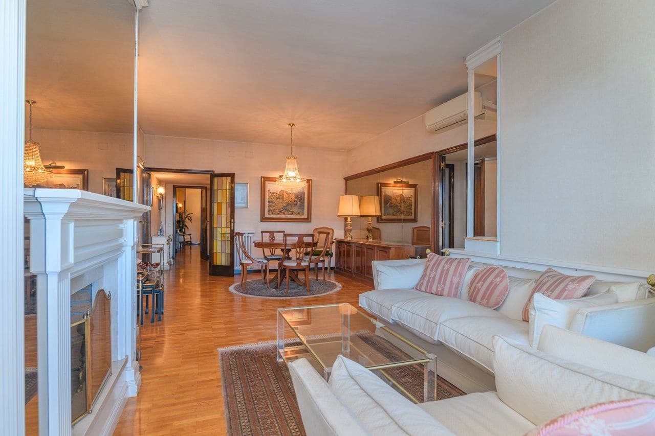 4 soveværelse Lejlighed til salg i Barcelona by - € 740.000 (Ref: 9414798)