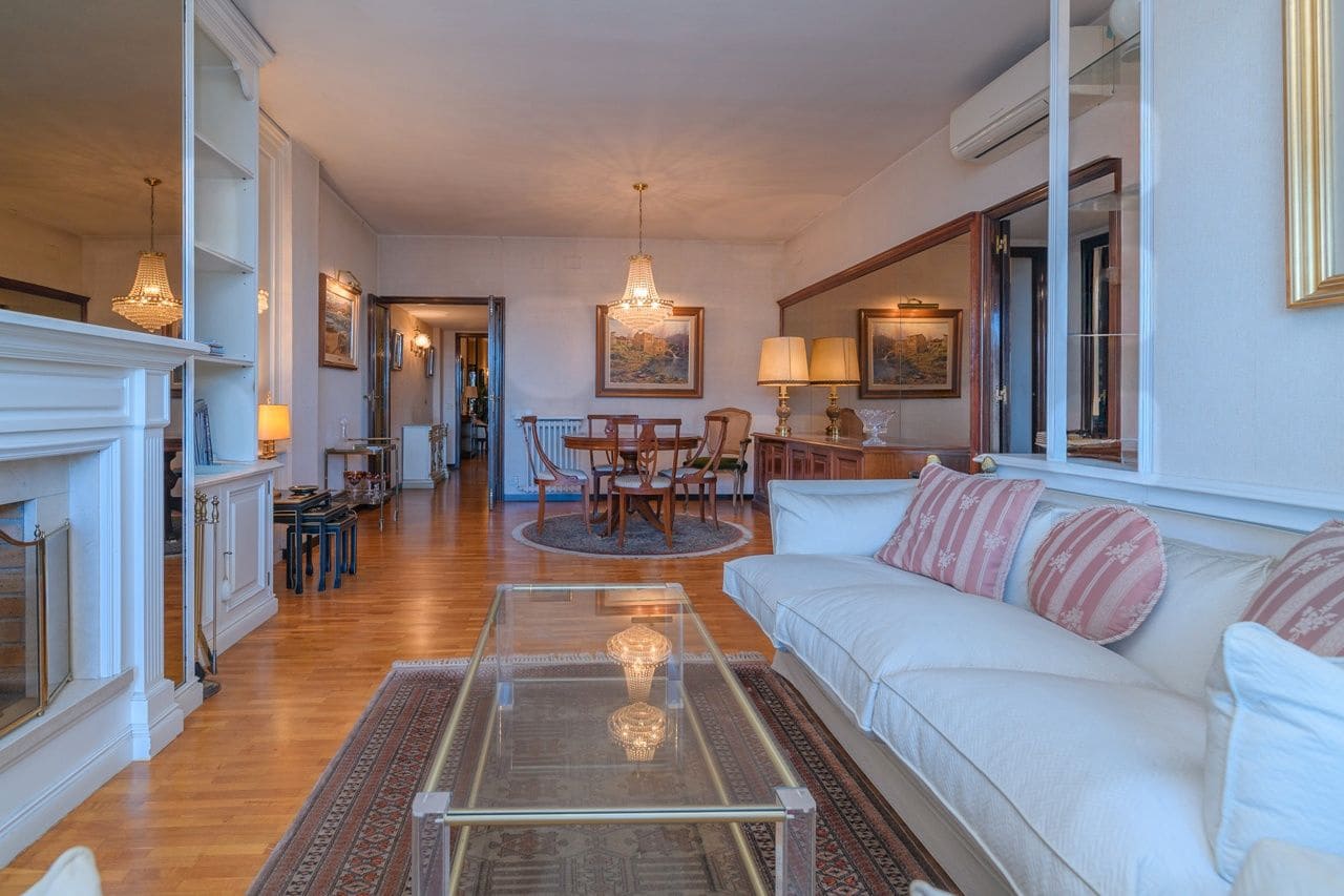 4 soveværelse Lejlighed til salg i Barcelona by - € 740.000 (Ref: 9414798)