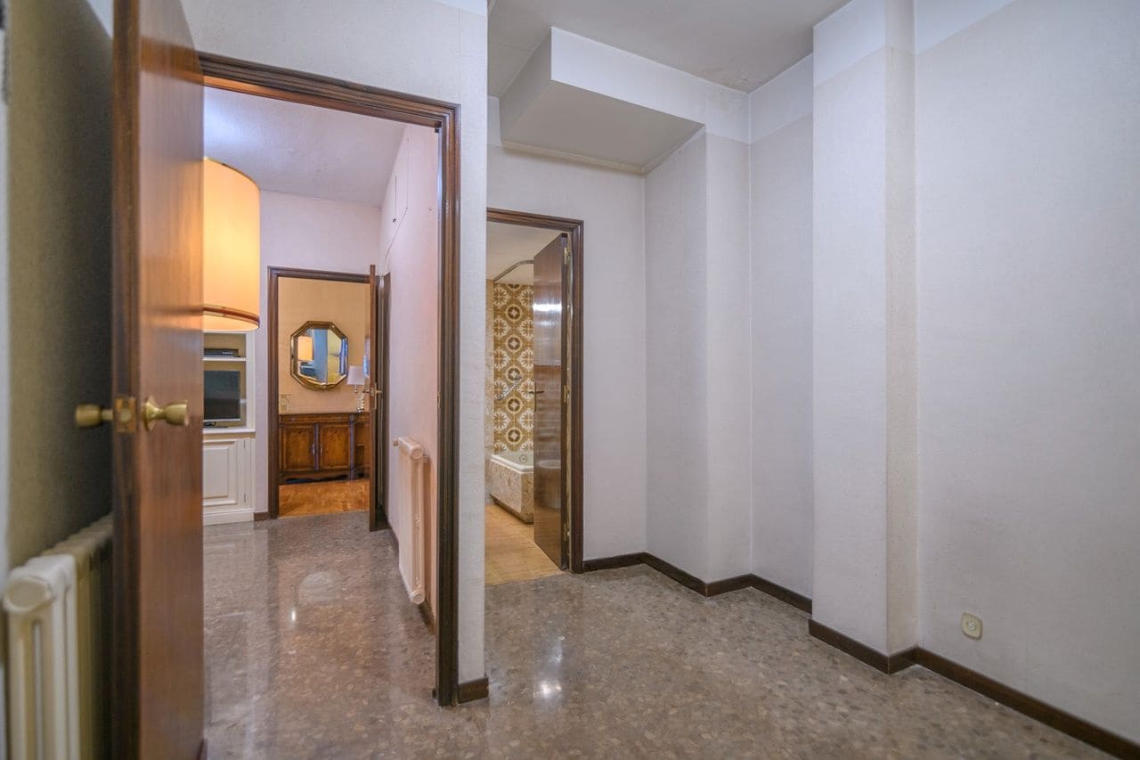 4 soveværelse Lejlighed til salg i Barcelona by - € 740.000 (Ref: 9414798)