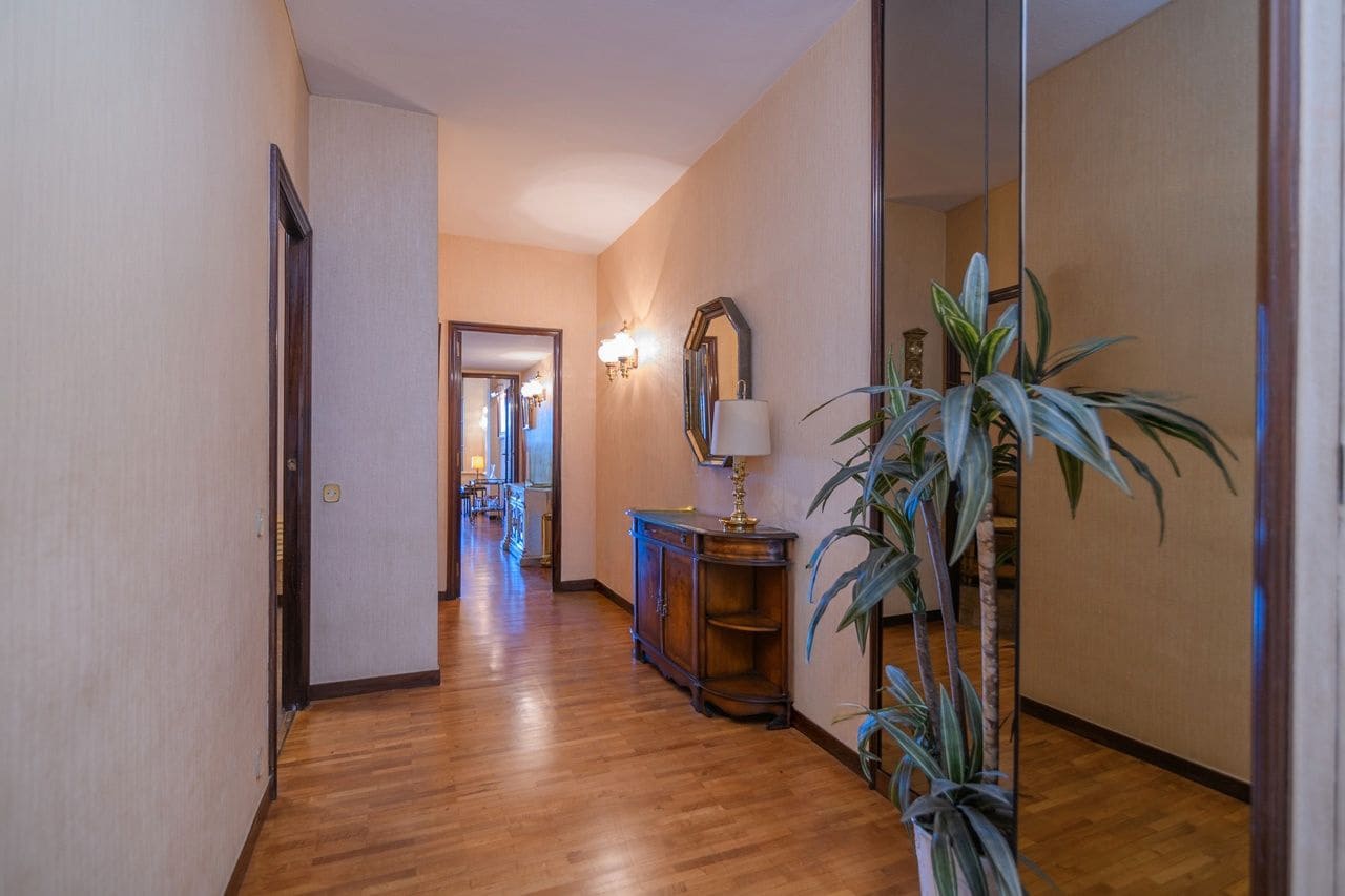 4 soveværelse Lejlighed til salg i Barcelona by - € 740.000 (Ref: 9414798)