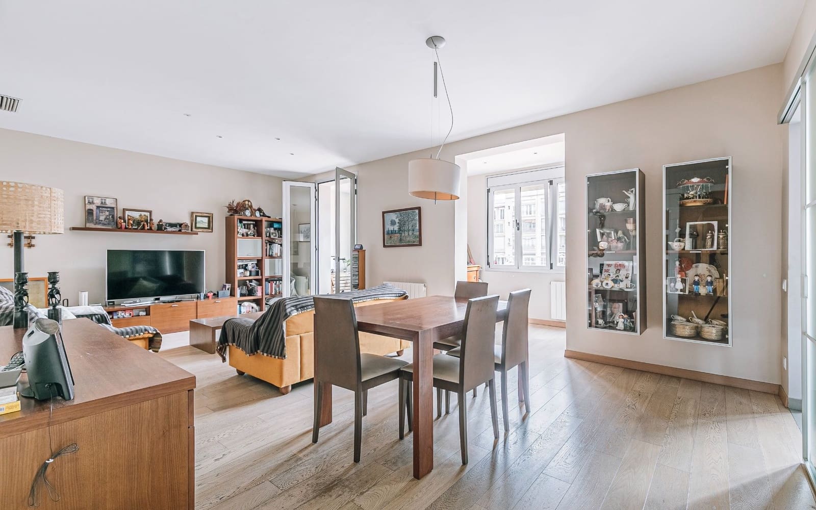 4 soveværelse Lejlighed til salg i Barcelona by - € 910.000 (Ref: 9417614)