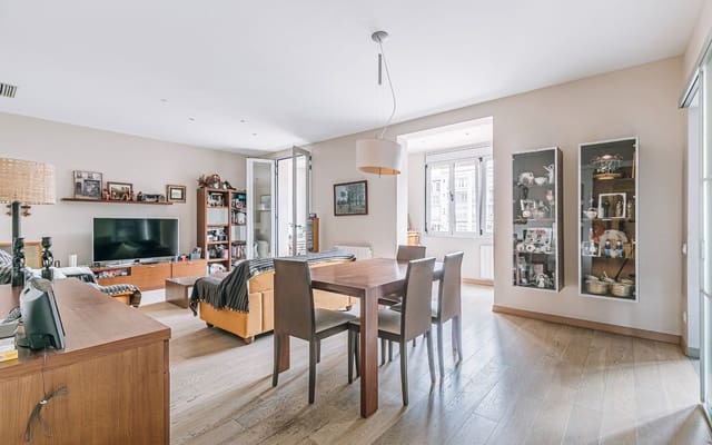 4 soverom Leilighet til salgs i L'Antiga Esquerra de L'Eixample, Barcelona by - € 910 000 (Ref: 9417614)