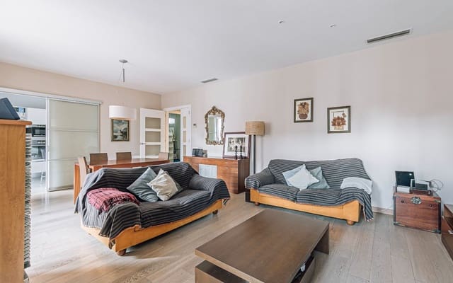 4 soverom Leilighet til salgs i L'Antiga Esquerra de L'Eixample, Barcelona by - € 910 000 (Ref: 9417614)