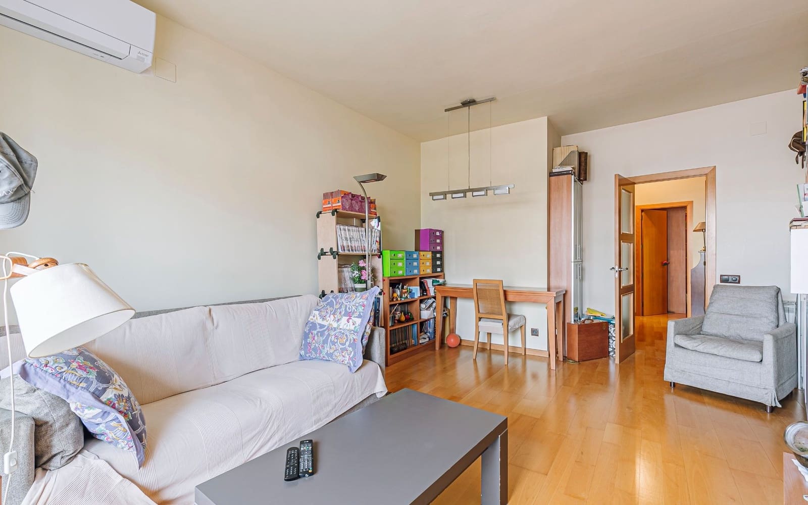 2 bedroom Penthouse for sale in Barcelona city - € 220,000 (Ref: 9417811)