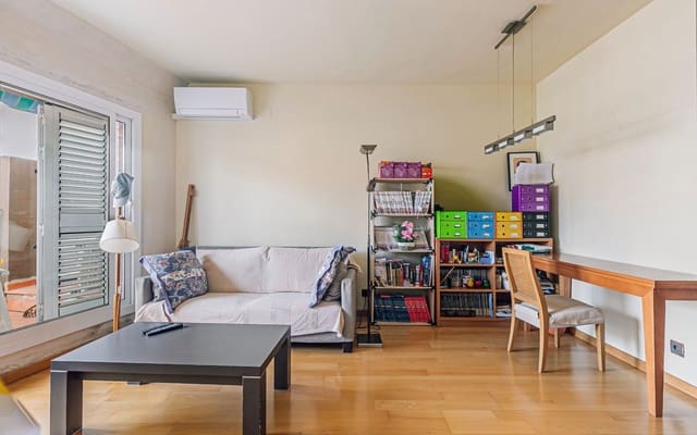 2 quarto Penthouse para venda em El Camp de L'Arpa del Clot, Barcelona cidade - 220 000 € (Ref: 9417811)