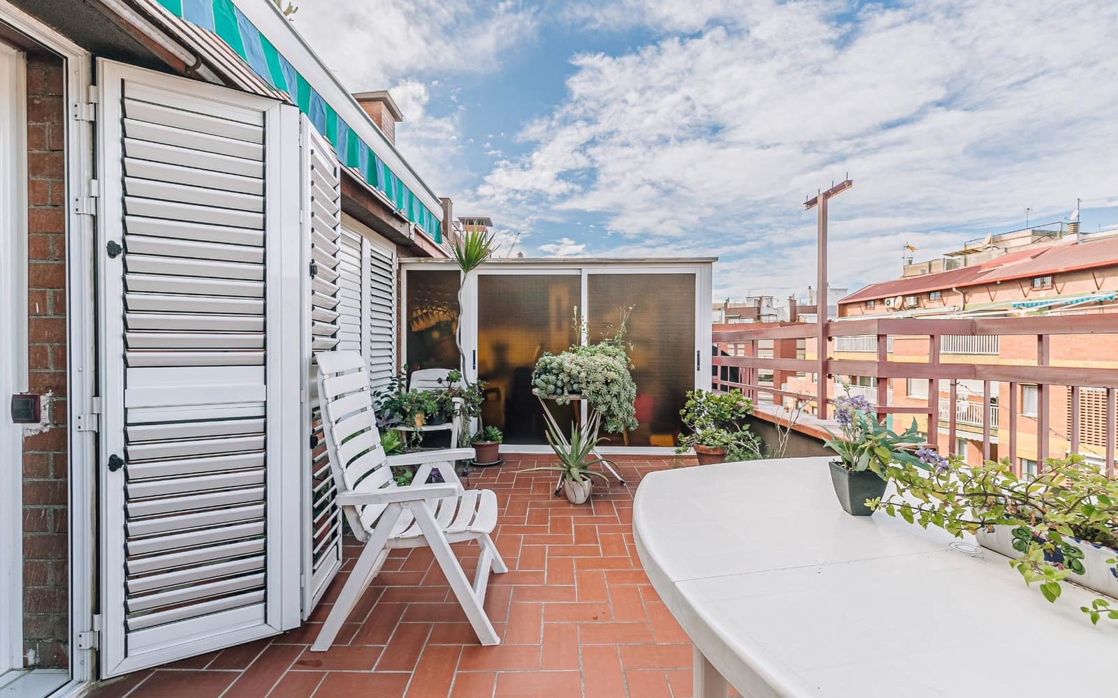 2 bedroom Penthouse for sale in Barcelona city - € 220,000 (Ref: 9417811)