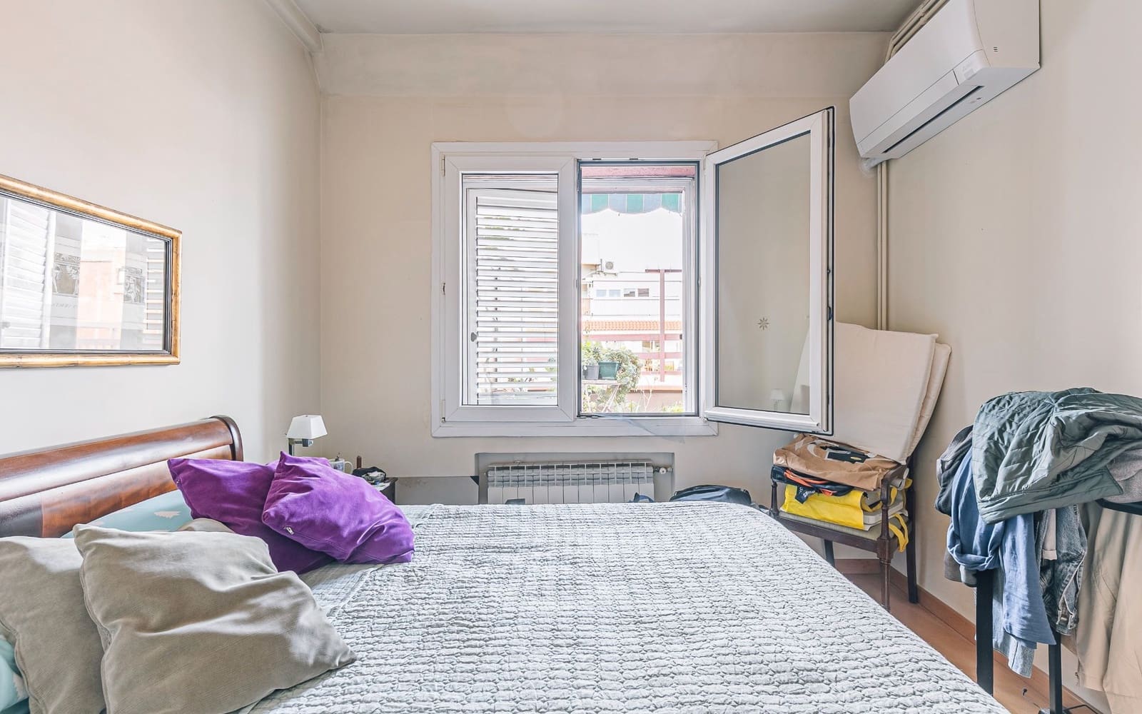 2 bedroom Penthouse for sale in Barcelona city - € 220,000 (Ref: 9417811)