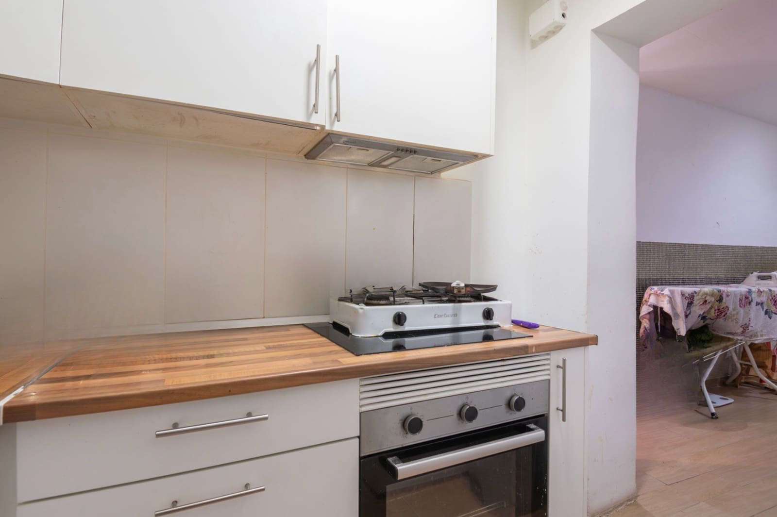 3 bedroom Flat for sale in L'Hospitalet de Llobregat - € 120,000 (Ref: 9421759)