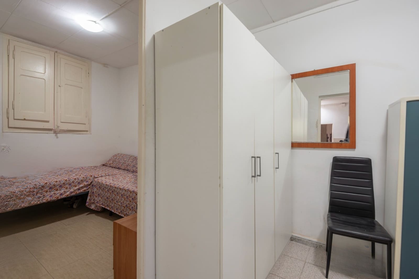 3 bedroom Flat for sale in L'Hospitalet de Llobregat - € 120,000 (Ref: 9421759)