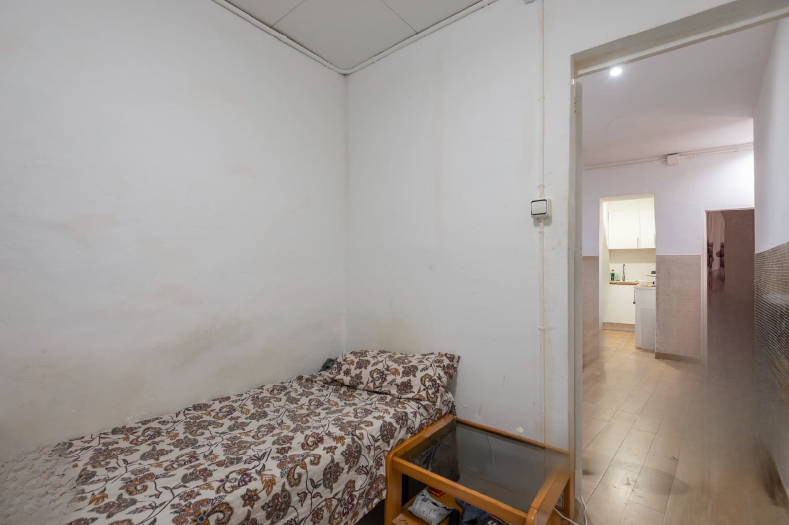 3 bedroom Flat for sale in L'Hospitalet de Llobregat - € 120,000 (Ref: 9421759)