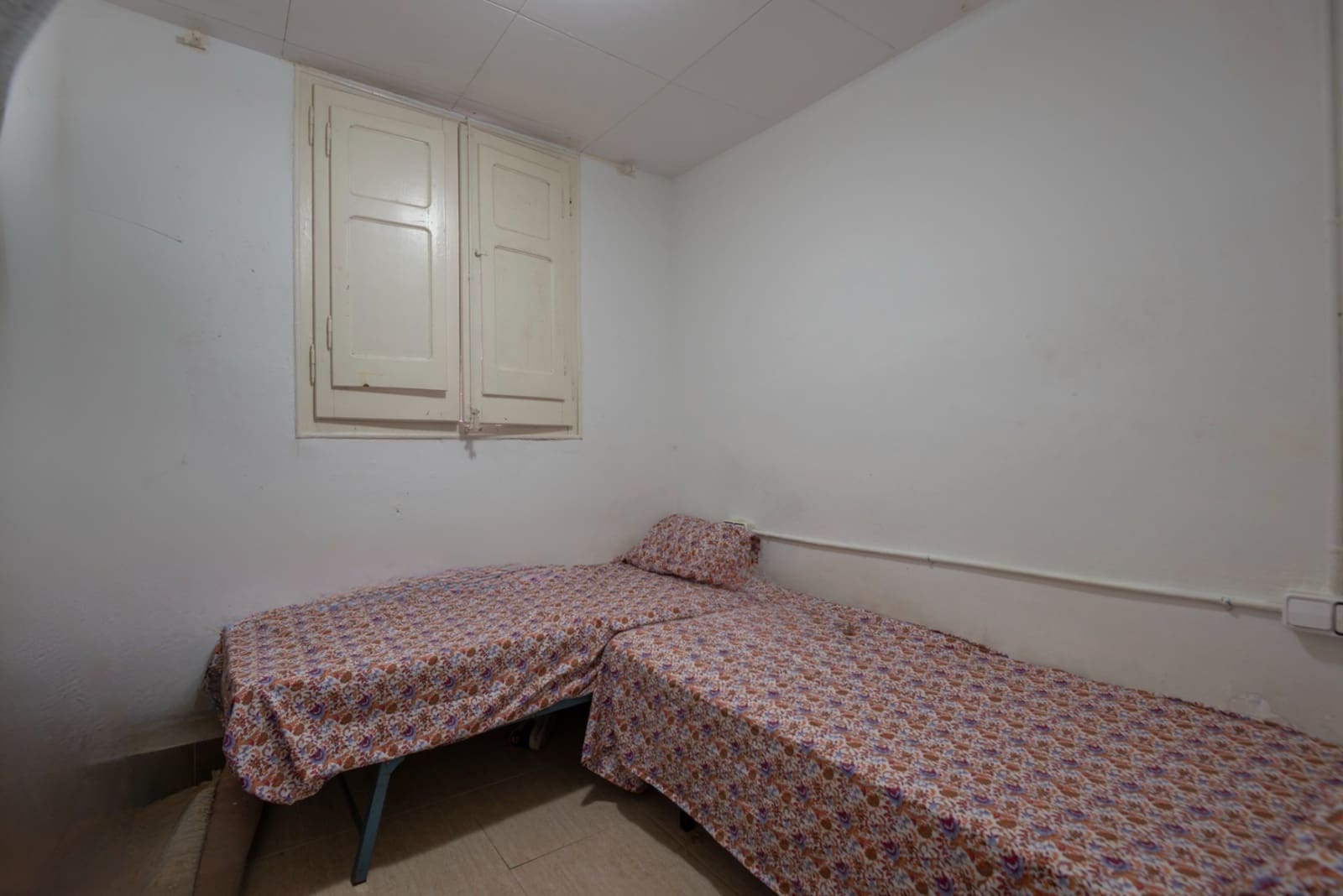 3 bedroom Flat for sale in L'Hospitalet de Llobregat - € 120,000 (Ref: 9421759)