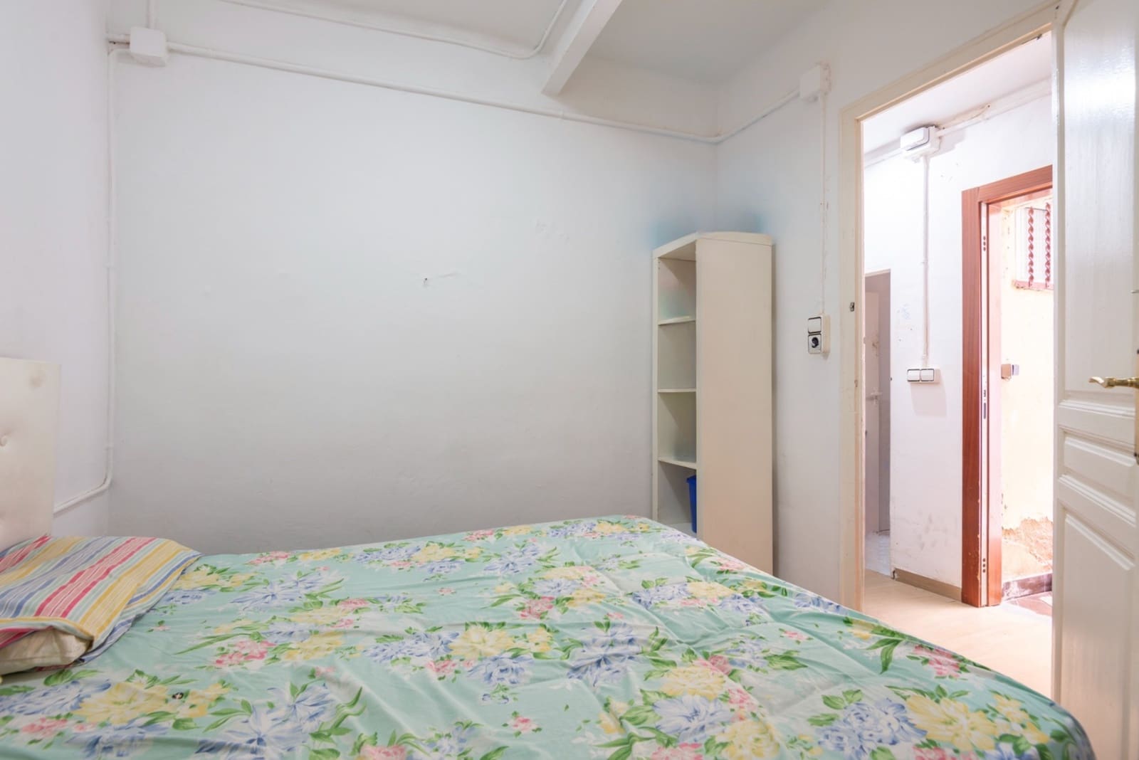 3 bedroom Flat for sale in L'Hospitalet de Llobregat - € 120,000 (Ref: 9421759)