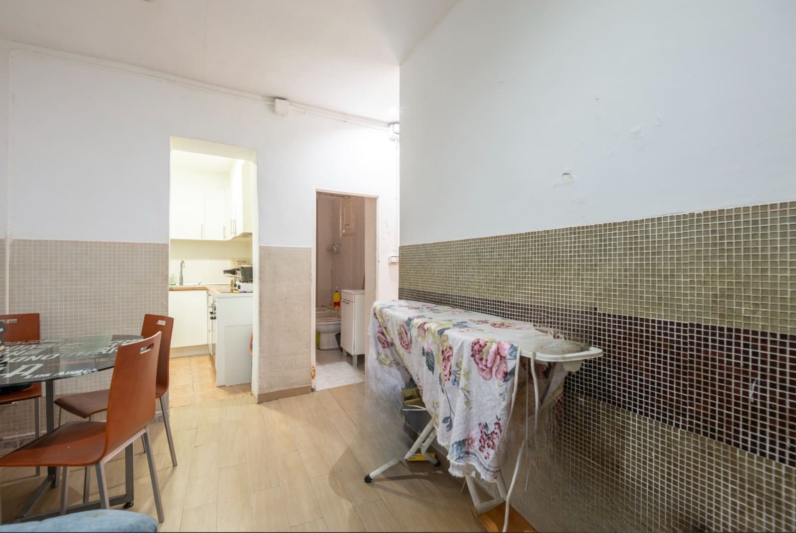 3 bedroom Flat for sale in L'Hospitalet de Llobregat - € 120,000 (Ref: 9421759)