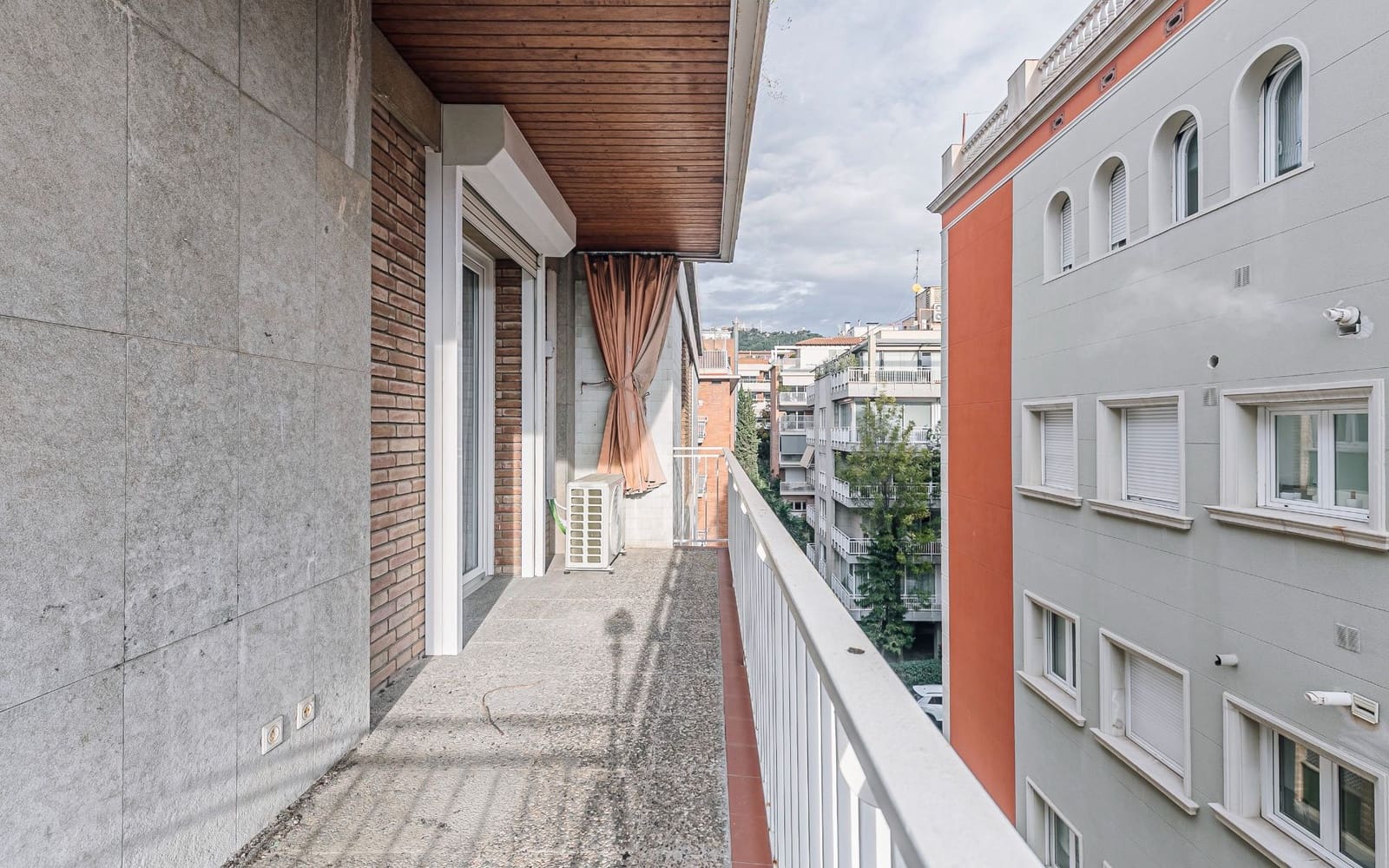 5 soveværelse Lejlighed til salg i Barcelona by med garage - € 1.245.000 (Ref: 9435022)