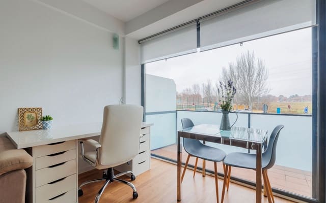 1 Zimmer Apartment zu vermieten in Alcalá de Henares mit Garage - 1.200 € (Ref: 9436420)