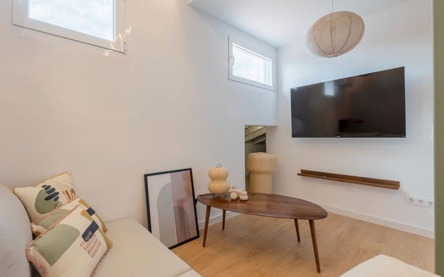 Appartement de 2 chambres à louer à Embajadores, Madrid ville - 1 400 € (Ref: 9436421)