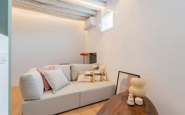 Appartement de 2 chambres à louer à Embajadores, Madrid ville - 1 400 € (Ref: 9436421)