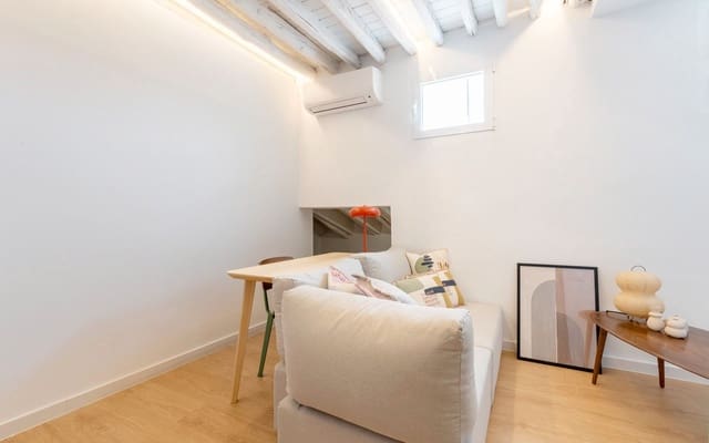 Appartement de 2 chambres à louer à Embajadores, Madrid ville - 1 400 € (Ref: 9436421)