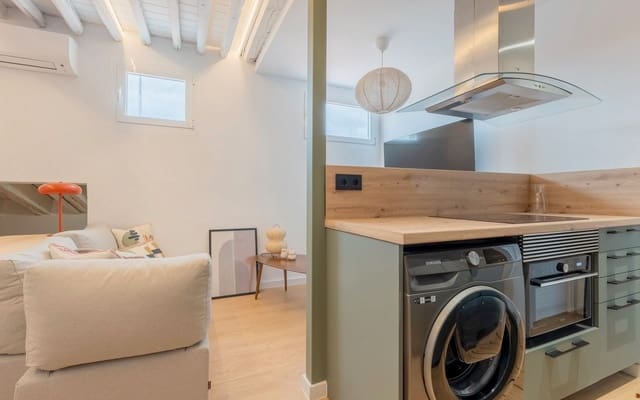 Appartement de 2 chambres à louer à Embajadores, Madrid ville - 1 400 € (Ref: 9436421)