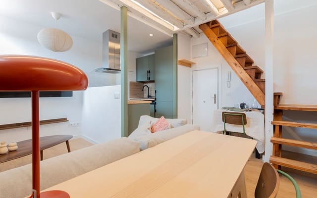 Appartement de 2 chambres à louer à Embajadores, Madrid ville - 1 400 € (Ref: 9436421)