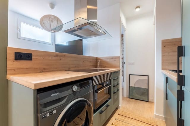 Appartement de 2 chambres à louer à Embajadores, Madrid ville - 1 400 € (Ref: 9436421)