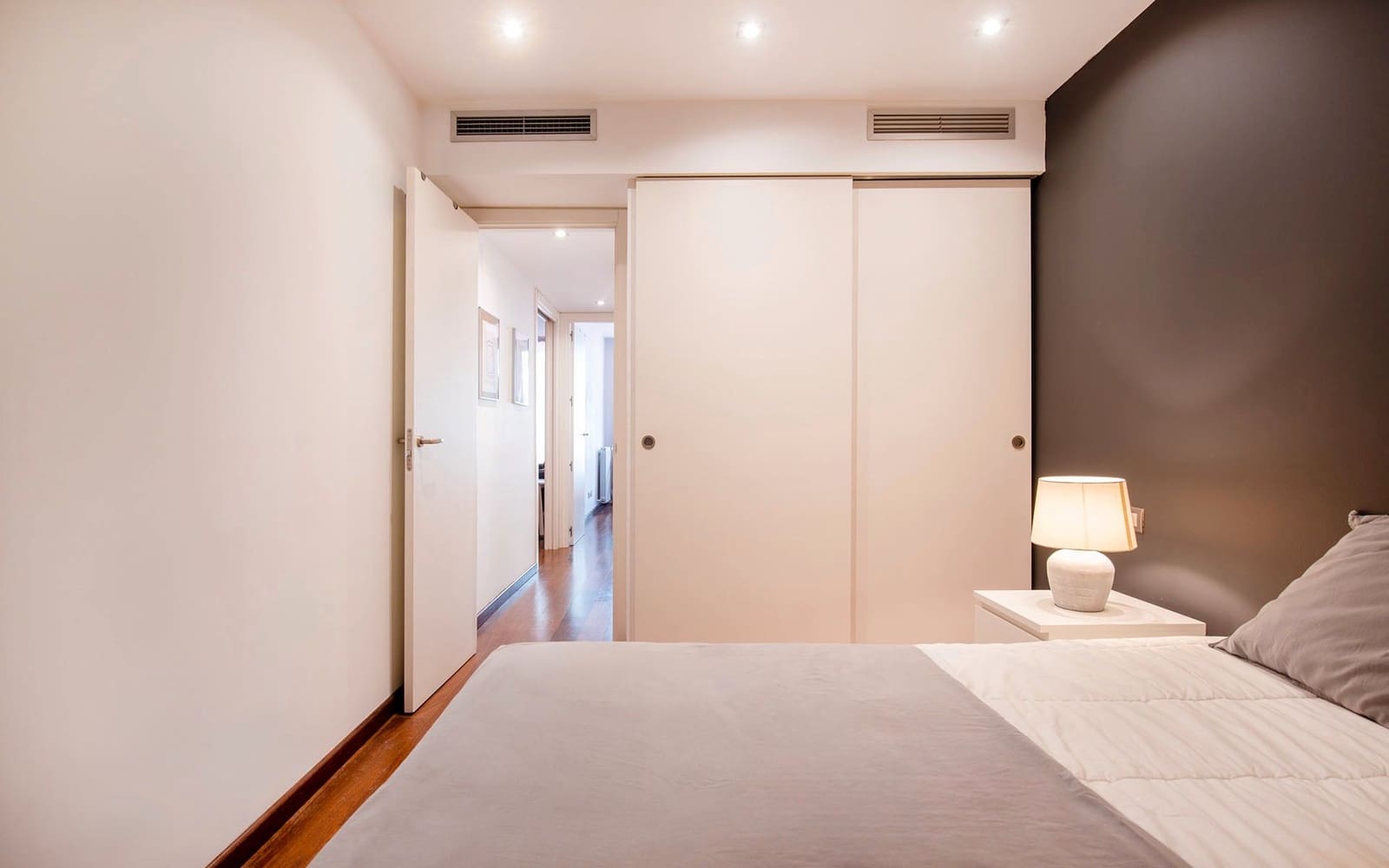 2 soveværelse Lejlighed til leje i Barcelona by - € 1.950 (Ref: 9444910)