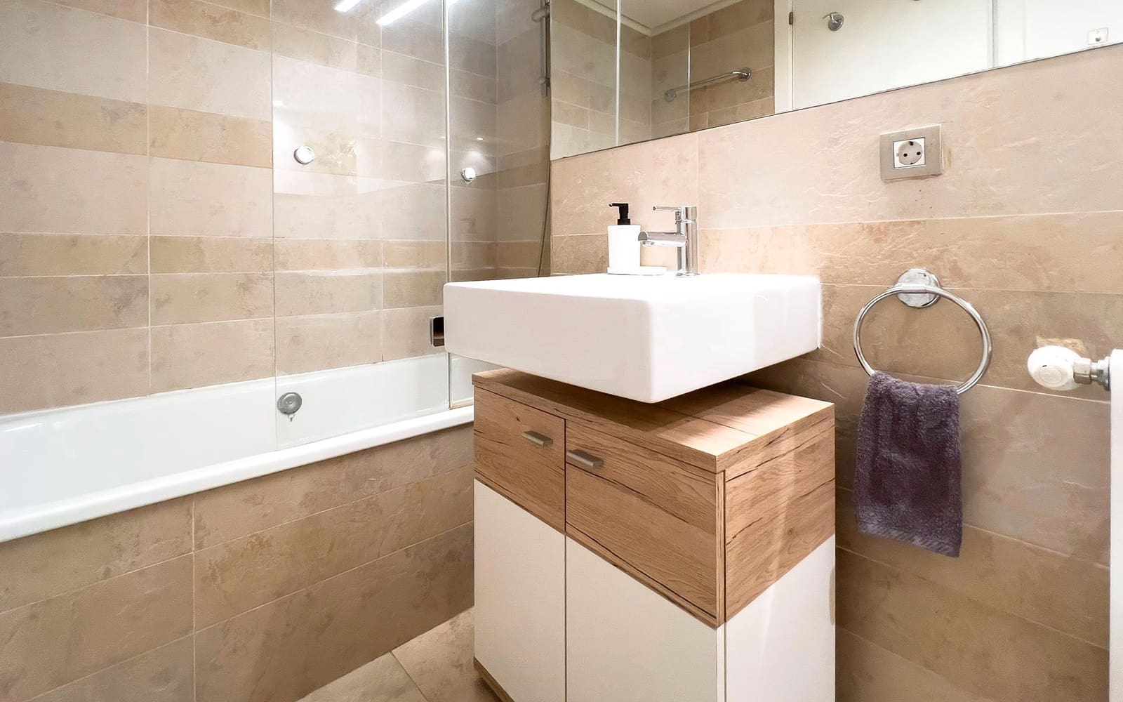 2 soveværelse Lejlighed til leje i Barcelona by - € 1.950 (Ref: 9444910)