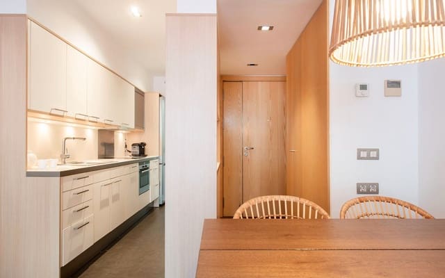 2 soveværelse Lejlighed til leje i La Dreta de L'Eixample, Barcelona by - € 1.950 (Ref: 9444910)