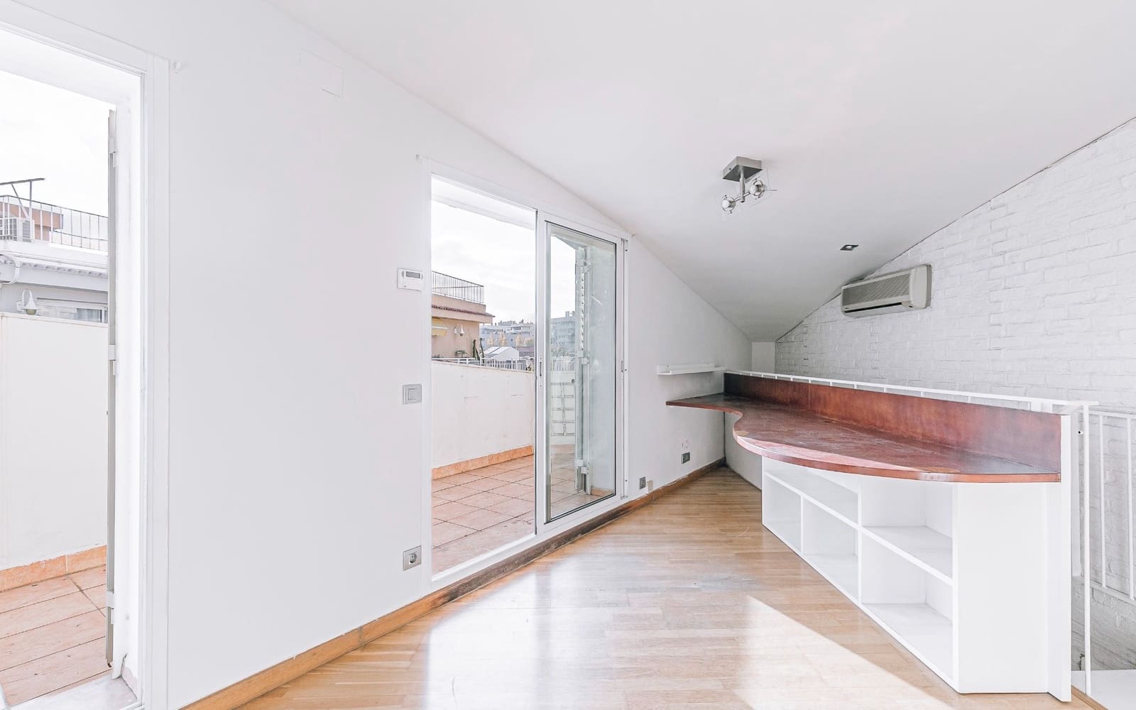 2 bedroom Penthouse for sale in Sant Feliu de Llobregat - € 325,000 (Ref: 9449989)