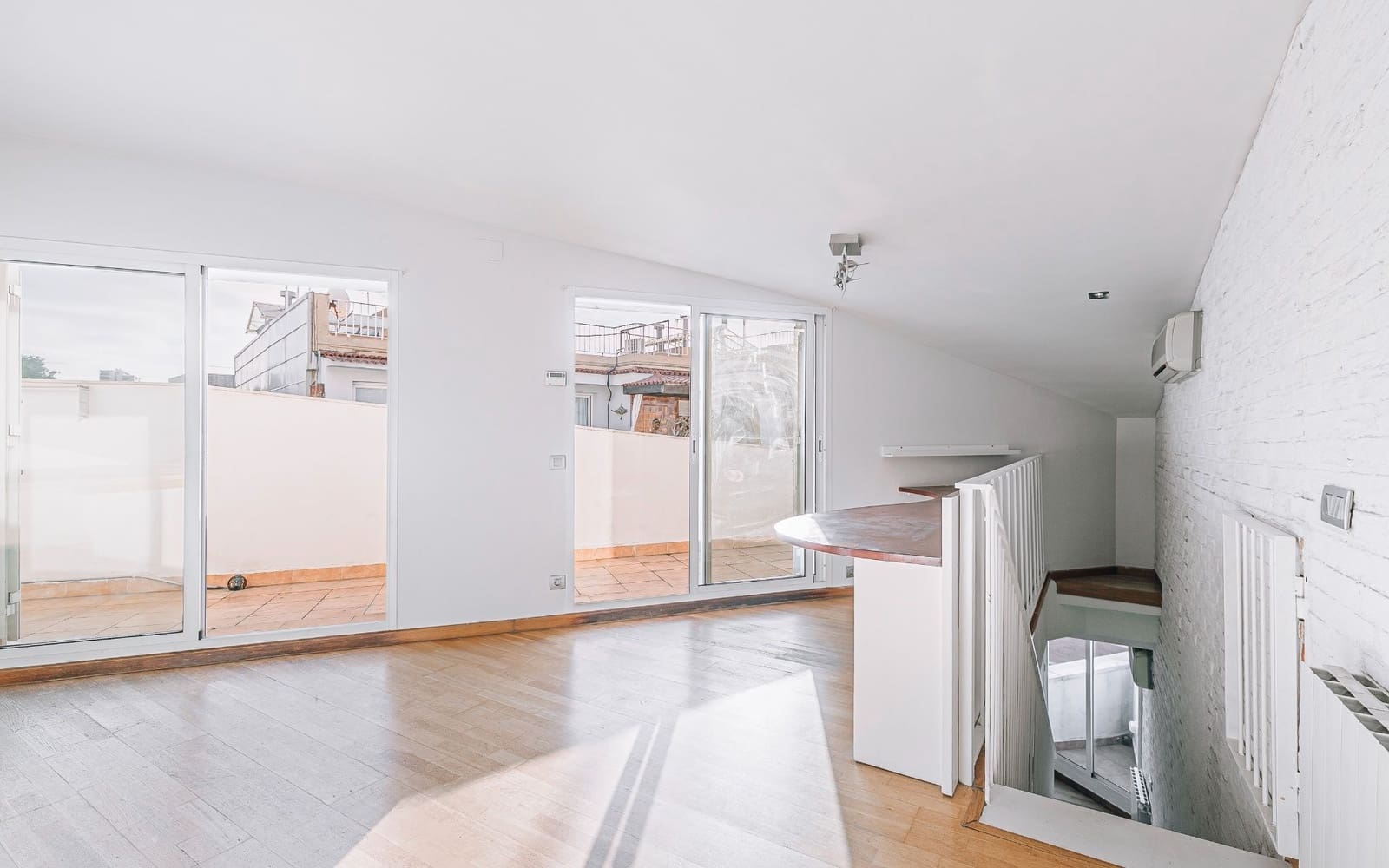 2 bedroom Penthouse for sale in Sant Feliu de Llobregat - € 325,000 (Ref: 9449989)