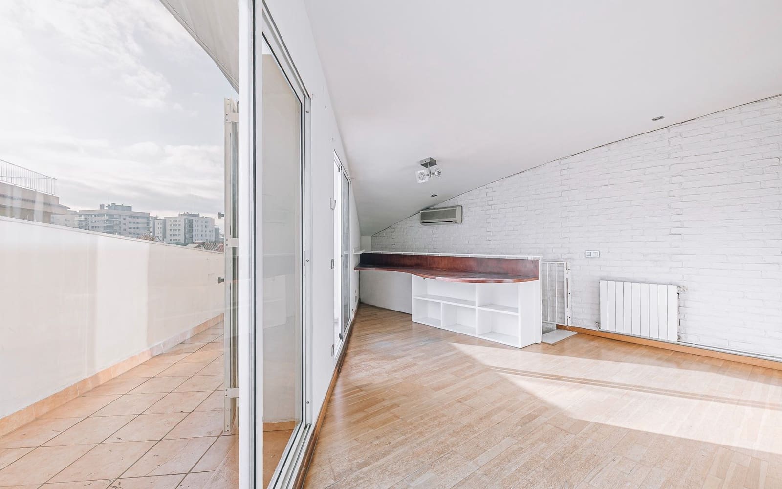 2 bedroom Penthouse for sale in Sant Feliu de Llobregat - € 325,000 (Ref: 9449989)