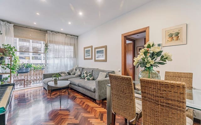 3 soveværelse Lejlighed til salg i Les Corts, Barcelona by - € 435.000 (Ref: 9451524)