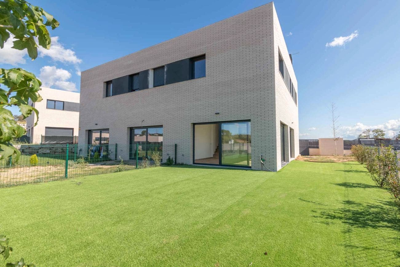 4 makuuhuone Paritalo myytävänä paikassa Palau de Plegamans mukana 
autotalli - 445 000 € (Ref: 9453672)