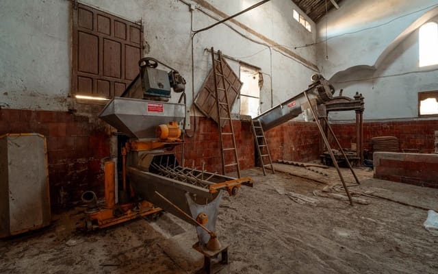 Azienda in vendita in Bot - 250.000 € (Rif: 9454886)