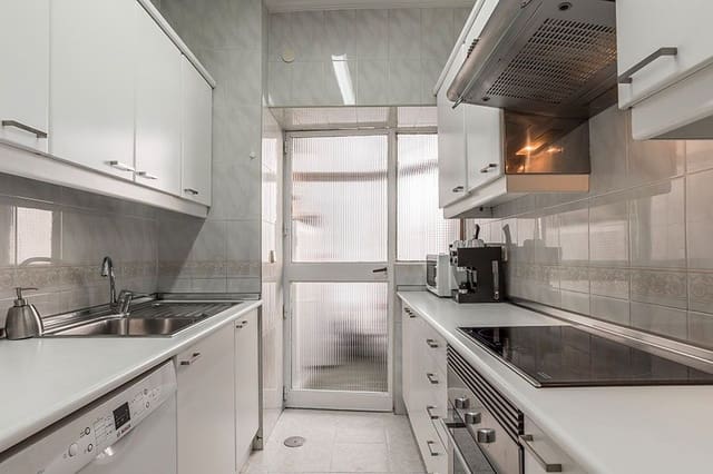 Appartement de 3 chambres à louer à Gaztambide, Madrid ville - 2 200 € (Ref: 9462848)