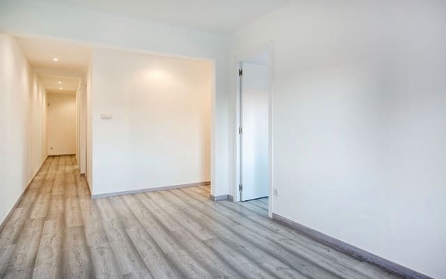 3 bedroom Flat for sale in Mollet del Vallès - € 199,900 (Ref: 9466016)