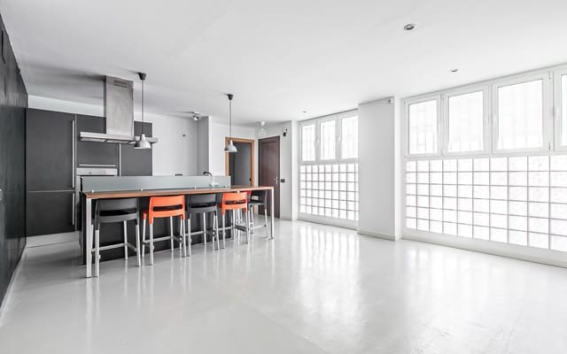 Appartement de 1 chambre à louer à Can Baró, Barcelone ville - 1 055 € (Ref: 9474255)