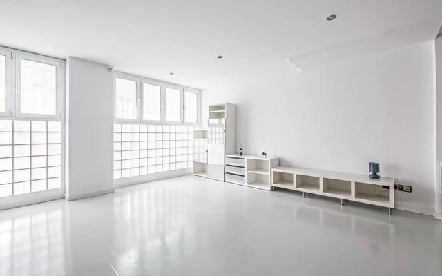 Appartement de 1 chambre à louer à Can Baró, Barcelone ville - 1 055 € (Ref: 9474255)