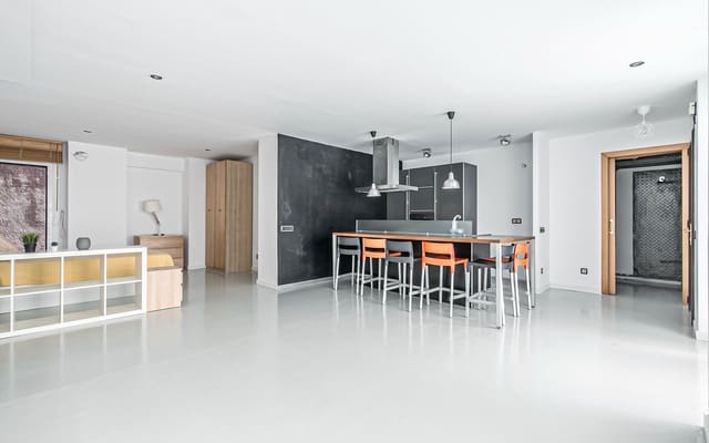 Appartement de 1 chambre à louer à Can Baró, Barcelone ville - 1 055 € (Ref: 9474255)