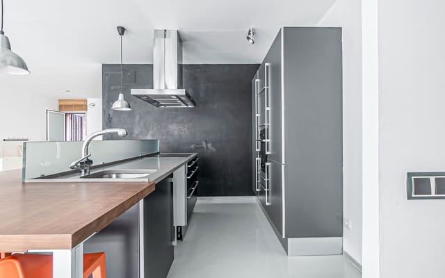 Appartement de 1 chambre à louer à Can Baró, Barcelone ville - 1 055 € (Ref: 9474255)