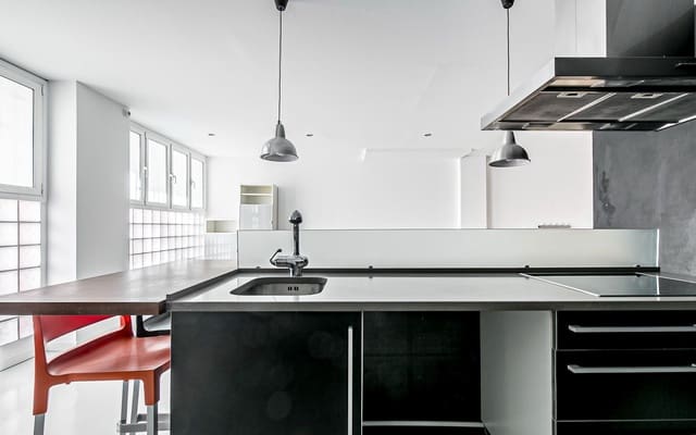 Appartement de 1 chambre à louer à Can Baró, Barcelone ville - 1 055 € (Ref: 9474255)