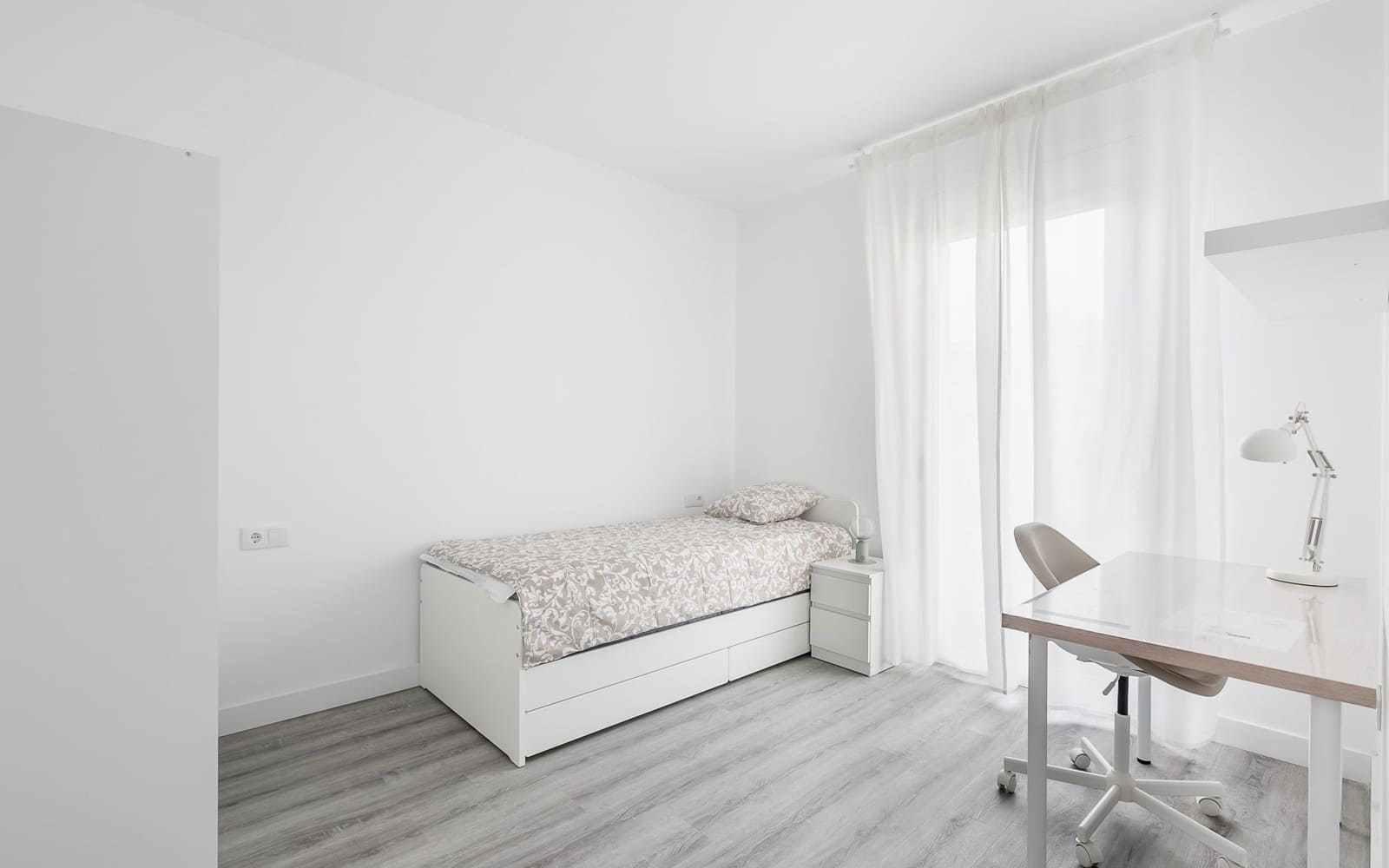 4 bedroom Flat for rent in Barcelona city with garage - € 2,168 (Ref: 9474256)