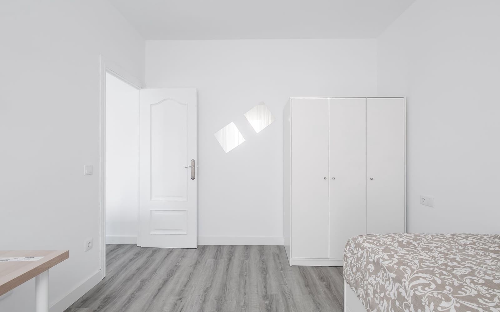 4 bedroom Flat for rent in Barcelona city with garage - € 2,168 (Ref: 9474256)