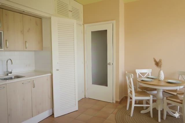 1 slaapkamer Flat te koop in Fenals, Lloret de Mar met zwembad - € 121.000 (Ref: 9481330)