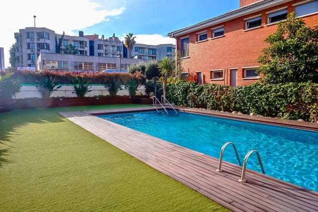 1 slaapkamer Flat te koop in Fenals, Lloret de Mar met zwembad - € 121.000 (Ref: 9481330)