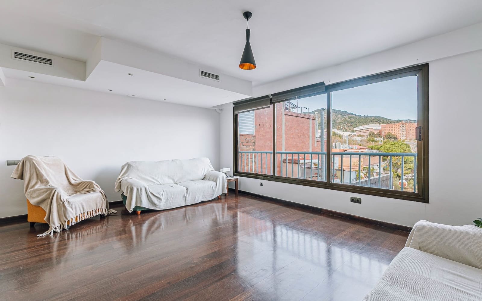 2 bedroom Flat for sale in Barcelona city - € 310,000 (Ref: 9500632)